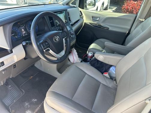 2020 Toyota Sienna XLE