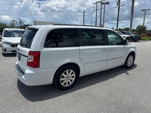 2016 Chrysler Town & Country Touring