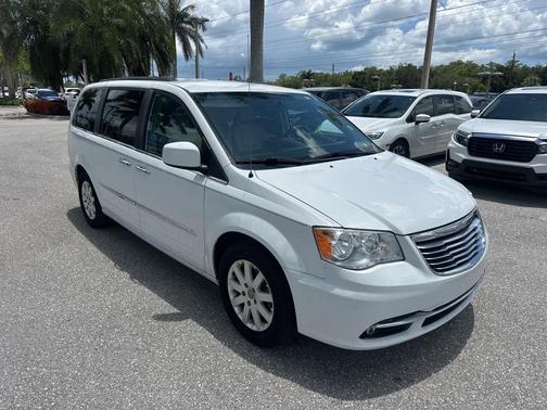 2016 Chrysler Town & Country Touring