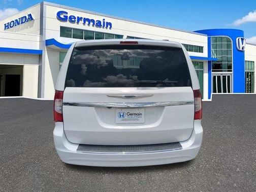 2016 Chrysler Town & Country Touring