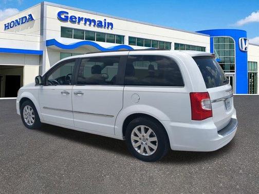 2016 Chrysler Town & Country Touring
