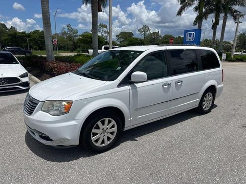 2016 Chrysler Town & Country Touring