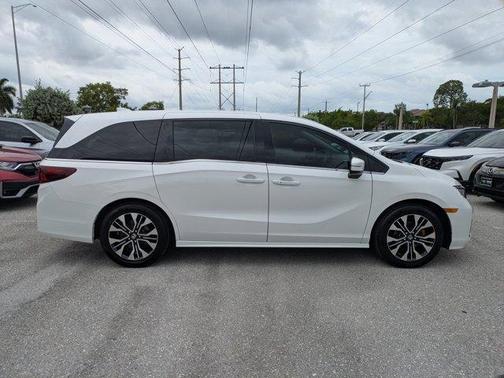 Solar Silver Metallic 2025 Honda Odyssey Elite