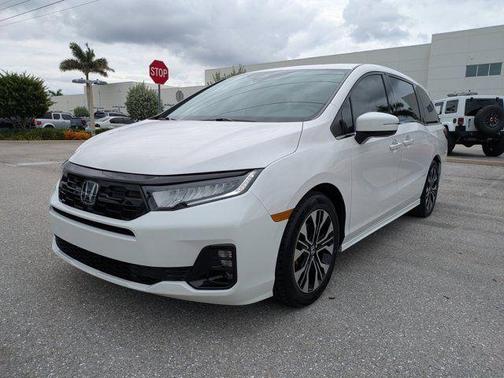 Solar Silver Metallic 2025 Honda Odyssey Elite