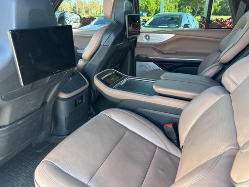 2025 Lincoln Navigator L Black Label