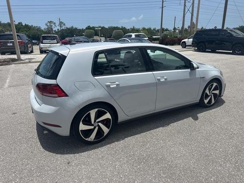 2018 Volkswagen Golf GTI 2.0T SE 4-Door