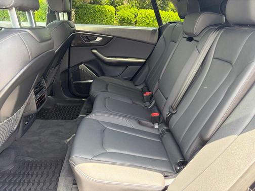Orca Black Metallic 2020 Audi Q8 55 Prestige