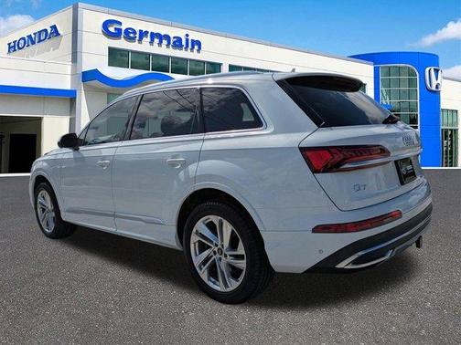 Glacier White Metallic 2023 Audi Q7 45 Premium