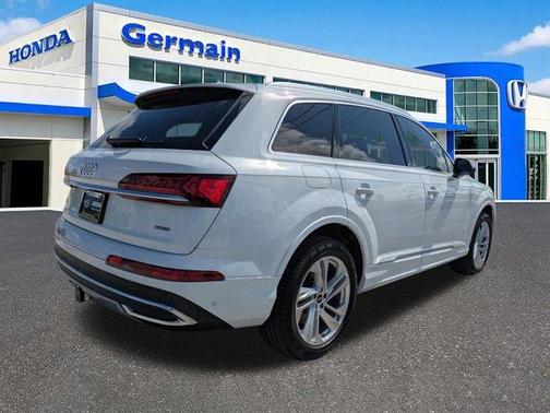Glacier White Metallic 2023 Audi Q7 45 Premium