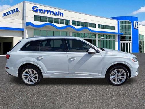 Glacier White Metallic 2023 Audi Q7 45 Premium