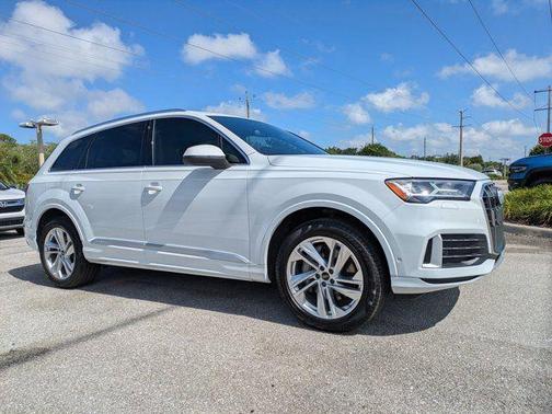 Glacier White Metallic 2023 Audi Q7 45 Premium