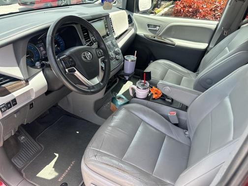 2018 Toyota Sienna L