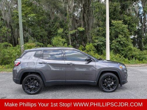 Granite Crystal Clearcoat Metallic 2022 Jeep Compass Latitude