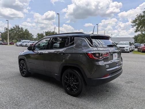 Granite Crystal Clearcoat Metallic 2022 Jeep Compass Latitude
