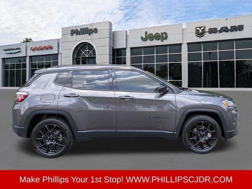 Granite Crystal Clearcoat Metallic 2022 Jeep Compass Latitude