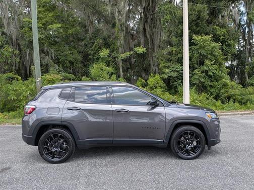 Granite Crystal Clearcoat Metallic 2022 Jeep Compass Latitude
