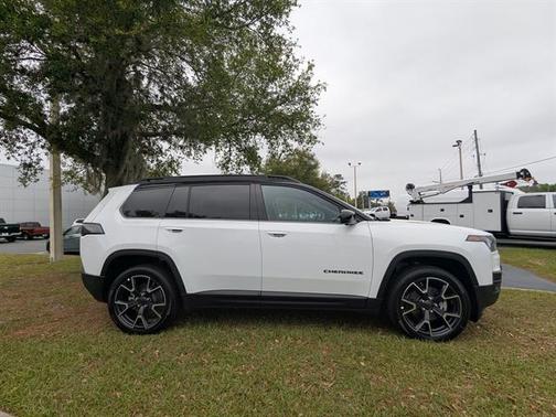 Bright White Clearcoat 2026 Jeep Cherokee Overland