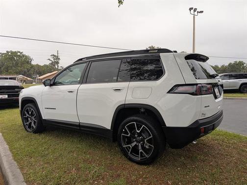 Bright White Clearcoat 2026 Jeep Cherokee Overland