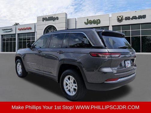 Metallic 2024 Jeep Grand Cherokee Laredo
