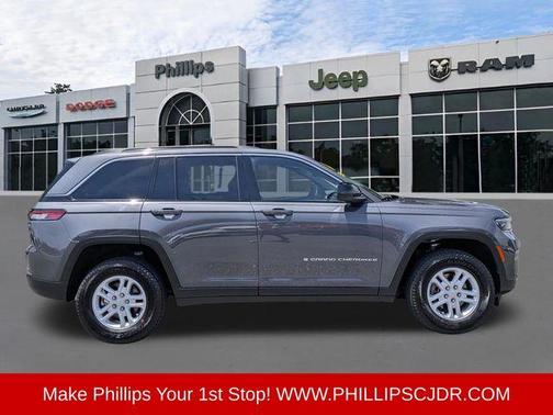 Metallic 2024 Jeep Grand Cherokee Laredo