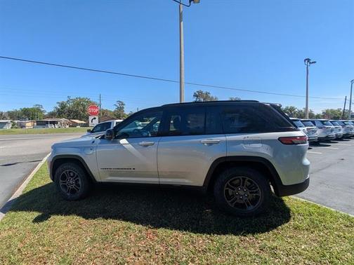 2025 Jeep Grand Cherokee 4xe Trailhawk