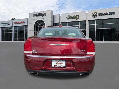 2018 Chrysler 300 Touring