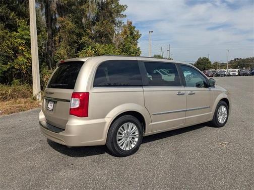 2013 Chrysler Town & Country Touring-L