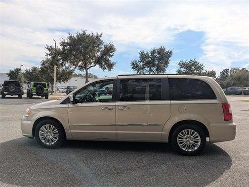 2013 Chrysler Town & Country Touring-L
