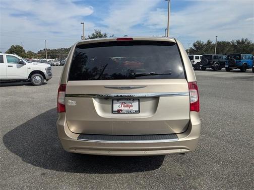 2013 Chrysler Town & Country Touring-L