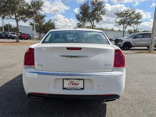 2021 Chrysler 300 Touring