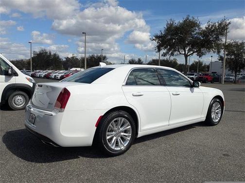 2021 Chrysler 300 Touring