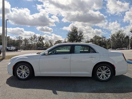 2021 Chrysler 300 Touring