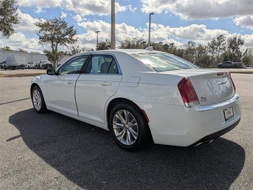 2021 Chrysler 300 Touring