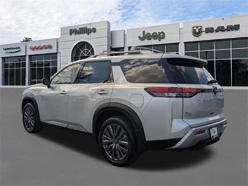 2024 Nissan Pathfinder SL