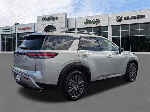 2024 Nissan Pathfinder SL