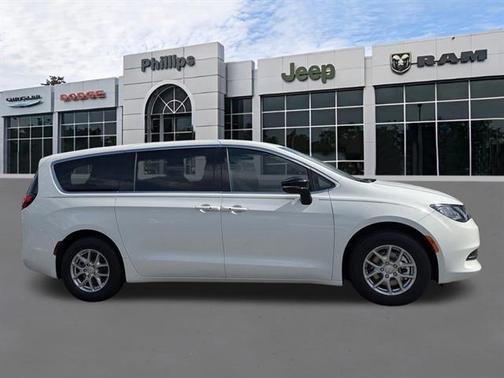 2026 Chrysler Voyager LX