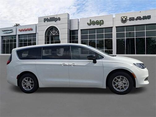 2026 Chrysler Voyager LX