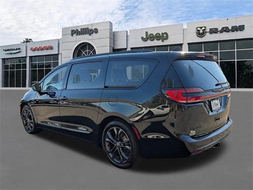 2024 Chrysler Pacifica Touring-L