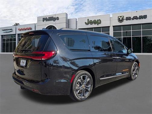 2024 Chrysler Pacifica Touring-L