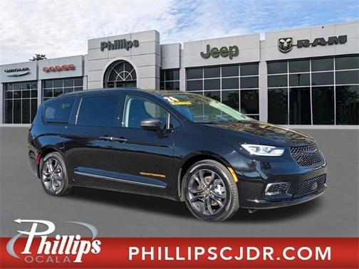 2024 Chrysler Pacifica Touring-L