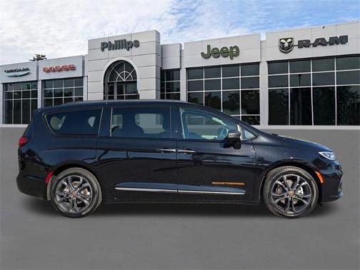 2024 Chrysler Pacifica Touring-L