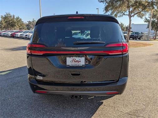 2024 Chrysler Pacifica Touring-L