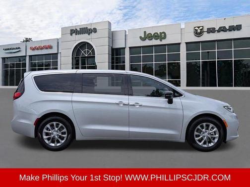 Silver Mist Clearcoat 2026 Chrysler Pacifica Limited