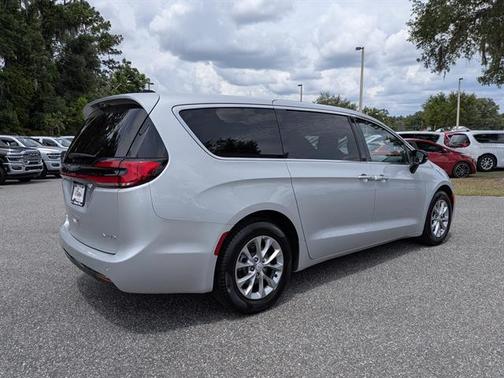 Silver Mist Clearcoat 2026 Chrysler Pacifica Limited