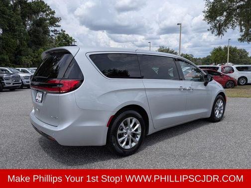 Silver Mist Clearcoat 2026 Chrysler Pacifica Limited