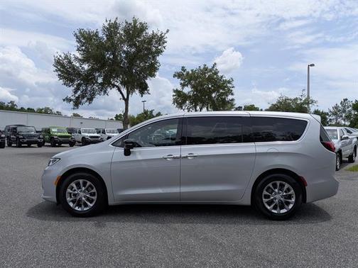 Silver Mist Clearcoat 2026 Chrysler Pacifica Limited