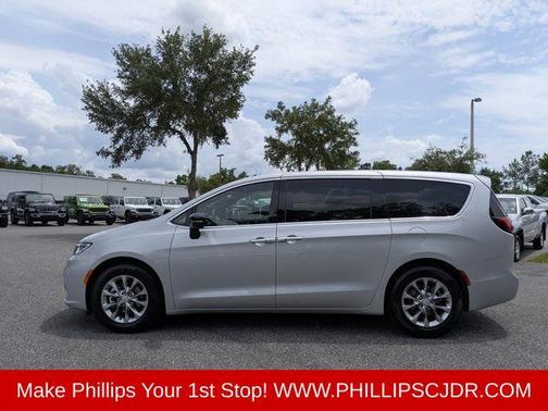 Silver Mist Clearcoat 2026 Chrysler Pacifica Limited