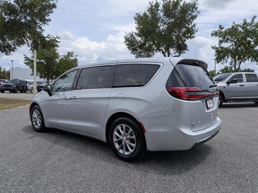 Silver Mist Clearcoat 2026 Chrysler Pacifica Limited