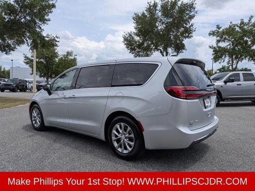 Silver Mist Clearcoat 2026 Chrysler Pacifica Limited