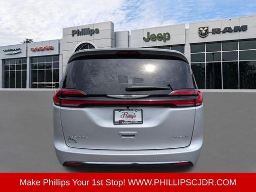 Silver Mist Clearcoat 2026 Chrysler Pacifica Limited